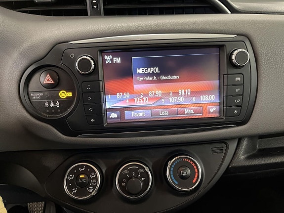 Toyota Yaris 15 of 18