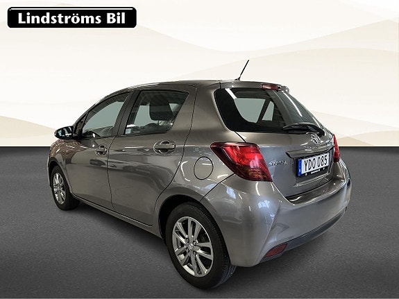 Toyota Yaris 4 of 18