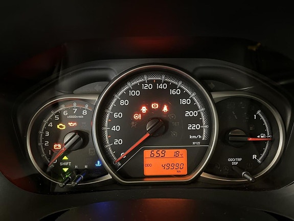 Toyota Yaris 14 of 18