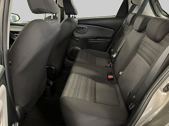 Toyota Yaris 10 of 18