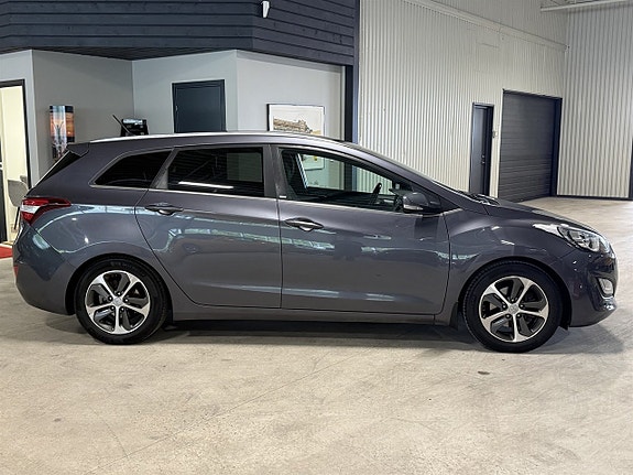 Hyundai i30 3 of 10