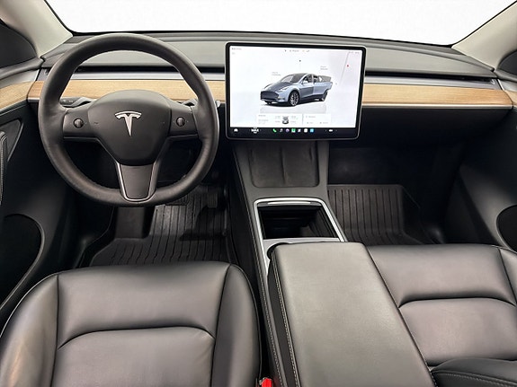 Tesla Model Y 15 of 30