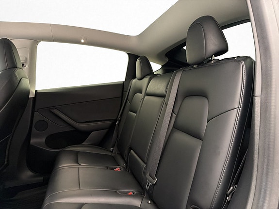 Tesla Model Y 29 of 30