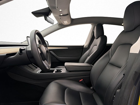 Tesla Model Y 12 of 30