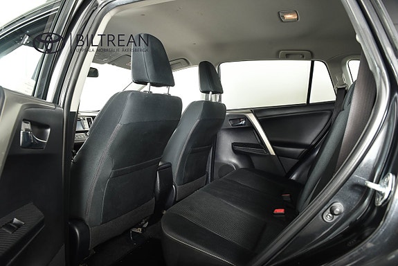 Toyota RAV4 7 of 15