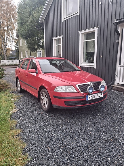 Skoda Octavia 2 of 2
