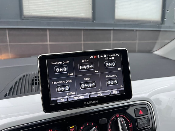 Volkswagen UP! 24 of 27