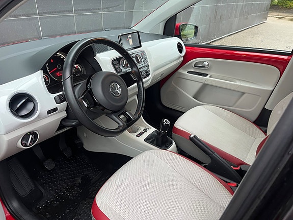 Volkswagen UP! 13 of 27