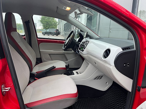 Volkswagen UP! 8 of 27