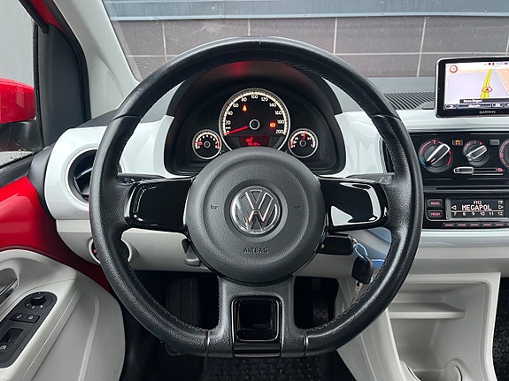 Volkswagen UP! 14 of 27