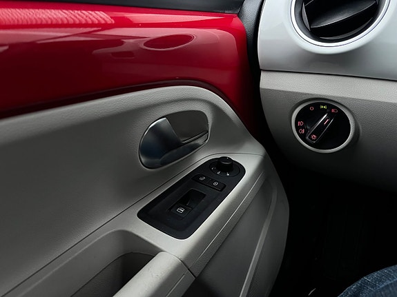 Volkswagen UP! 18 of 27