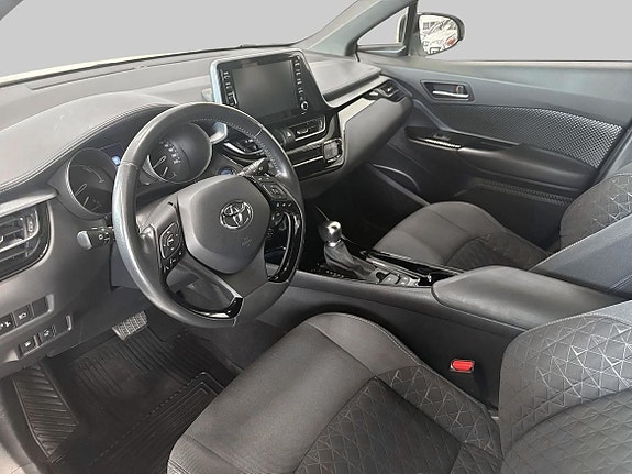 Toyota C-HR 14 of 18