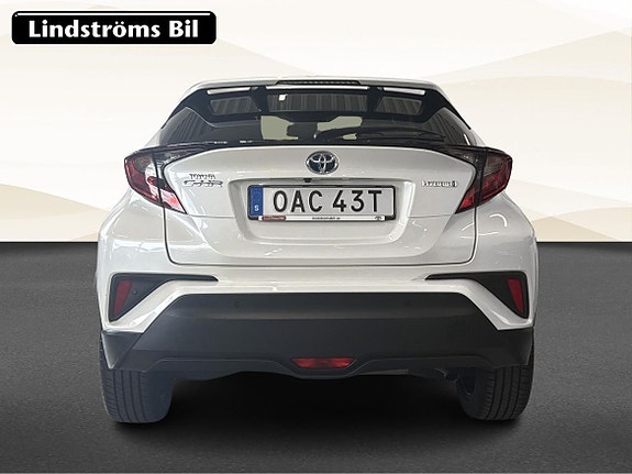 Toyota C-HR 8 of 18