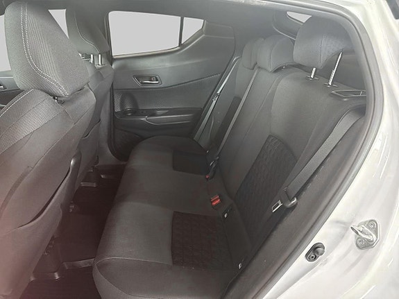 Toyota C-HR 11 of 18
