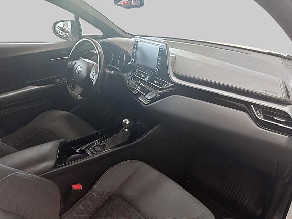 Toyota C-HR 10 of 18