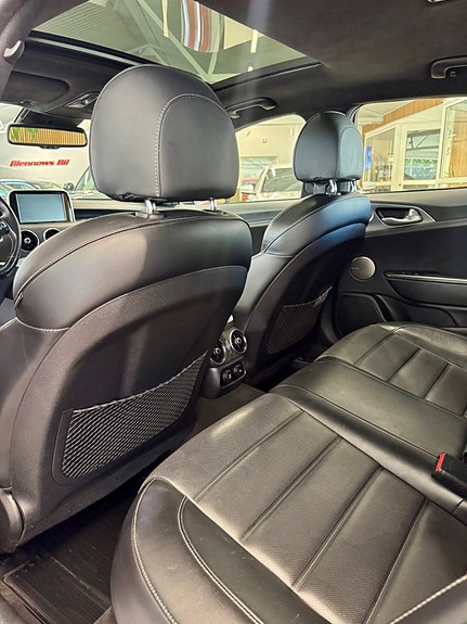 Kia Stinger 25 of 28