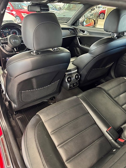 Kia Stinger 10 of 28