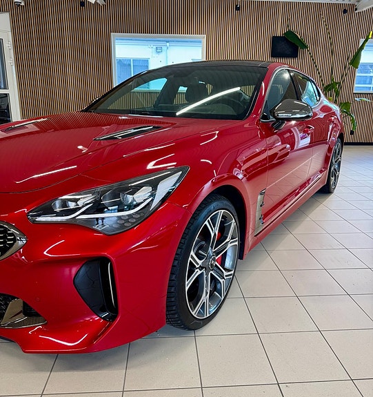 Kia Stinger 2 of 28