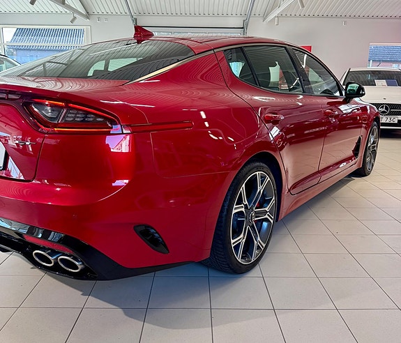 Kia Stinger 5 of 28