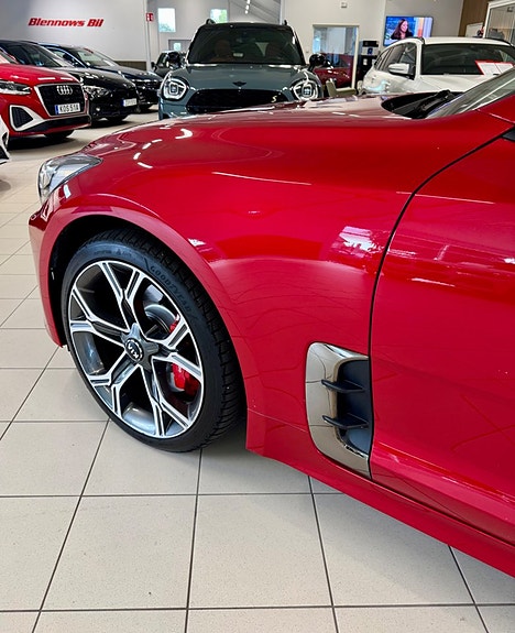 Kia Stinger 4 of 28