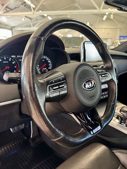 Kia Stinger 22 of 28