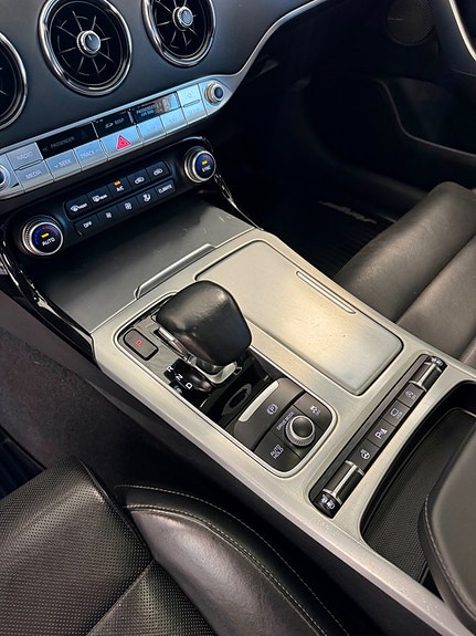 Kia Stinger 21 of 28