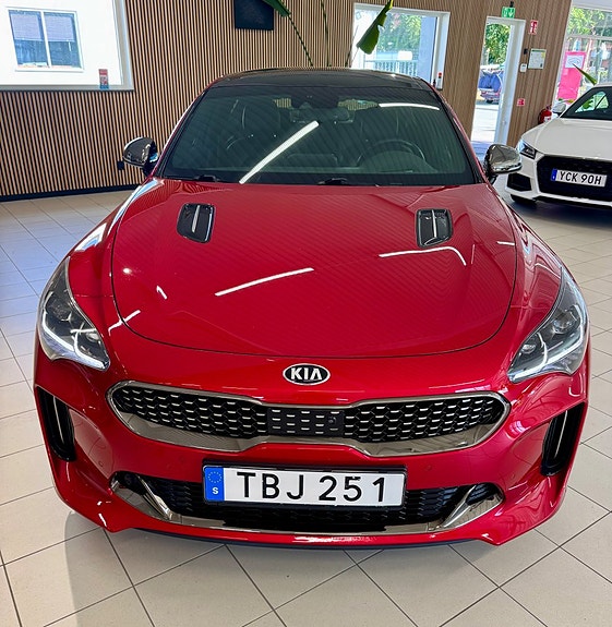 Kia Stinger 17 of 28