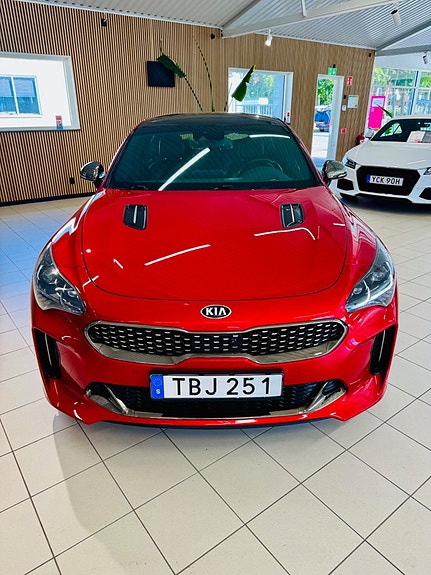 Kia Stinger 16 of 28