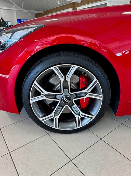 Kia Stinger 15 of 28