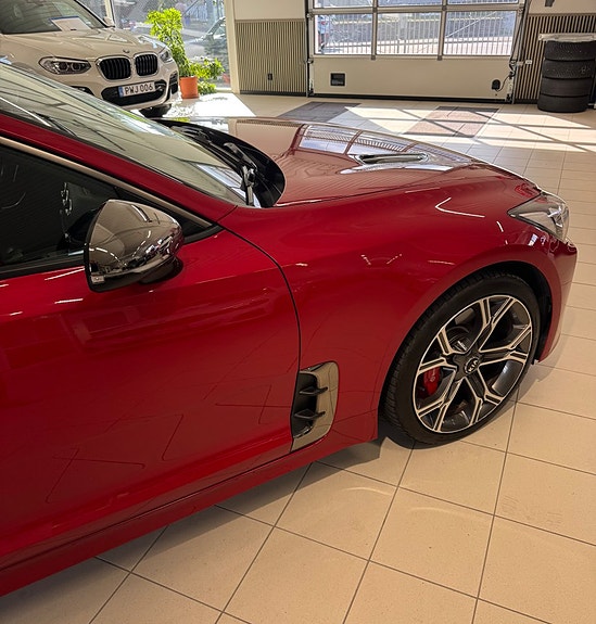 Kia Stinger 19 of 28