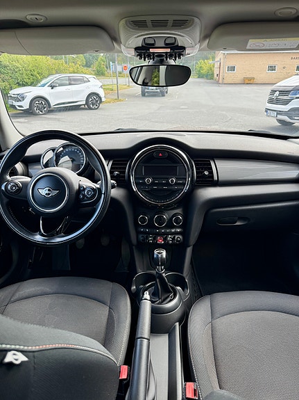 MINI Cooper 7 of 10