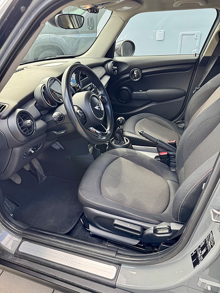MINI Cooper 5 of 10