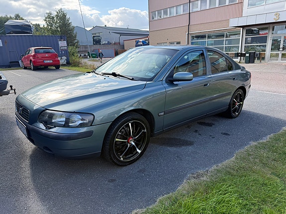 Volvo S60 2 of 2