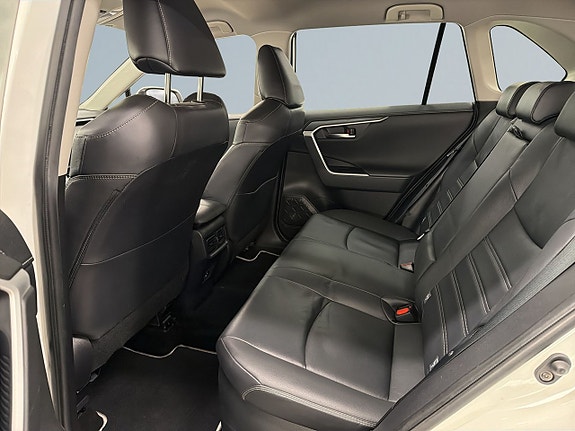 Toyota RAV4 13 of 23