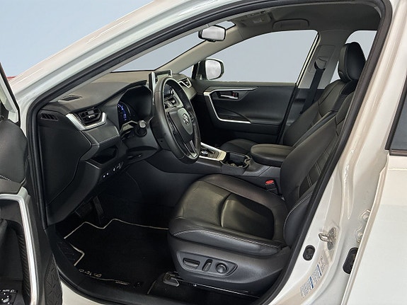 Toyota RAV4 7 of 23