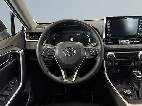 Toyota RAV4 9 of 23