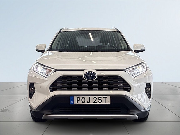 Toyota RAV4 2 of 23