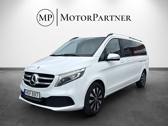 Mercedes-Benz V300 3 of 18