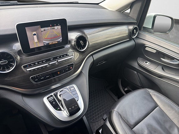 Mercedes-Benz V300 12 of 18