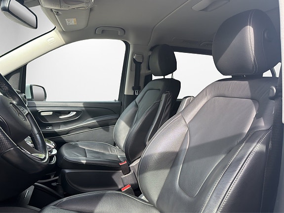 Mercedes-Benz V300 9 of 18