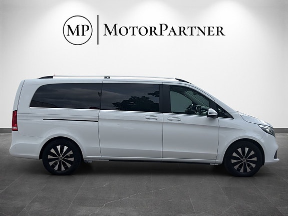 Mercedes-Benz V300 8 of 18