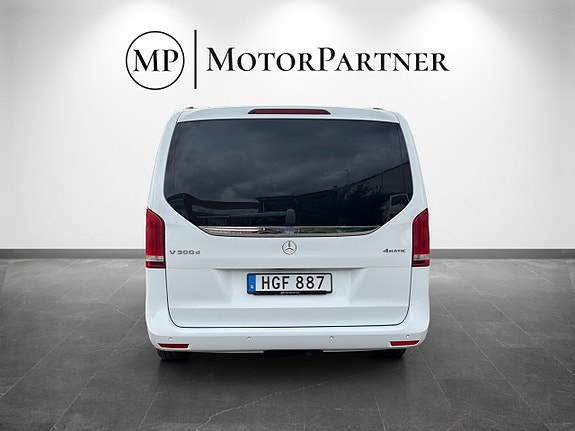 Mercedes-Benz V300 6 of 18