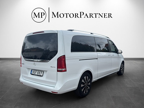 Mercedes-Benz V300 7 of 18