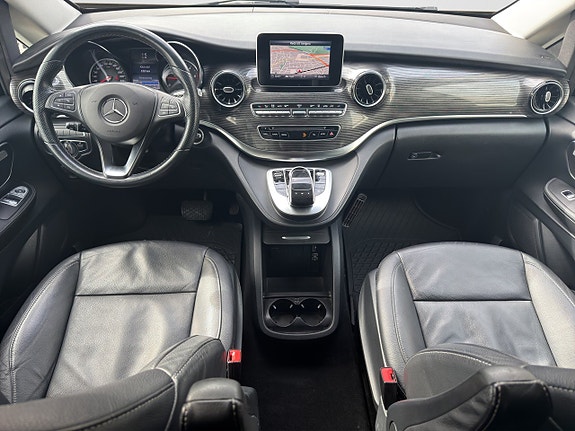 Mercedes-Benz V300 11 of 18