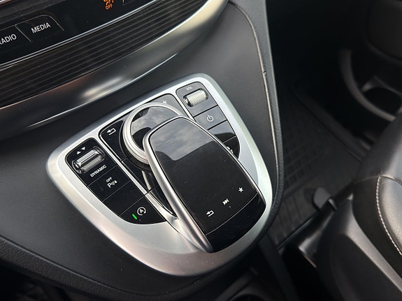 Mercedes-Benz V300 17 of 18