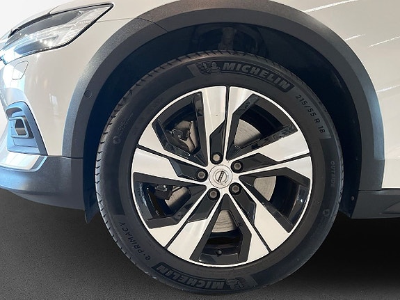 Volvo V60 Cross Country 5 of 10