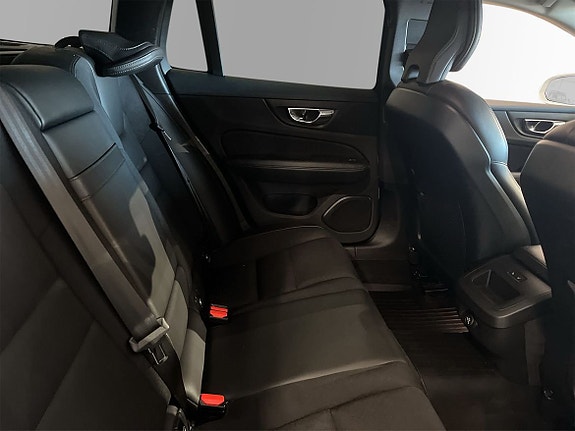 Volvo V60 Cross Country 8 of 10
