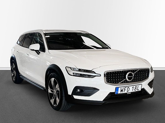 Volvo V60 Cross Country 3 of 10
