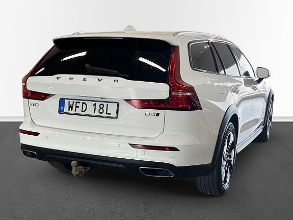 Volvo V60 Cross Country 4 of 10