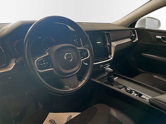 Volvo V60 Cross Country 7 of 10